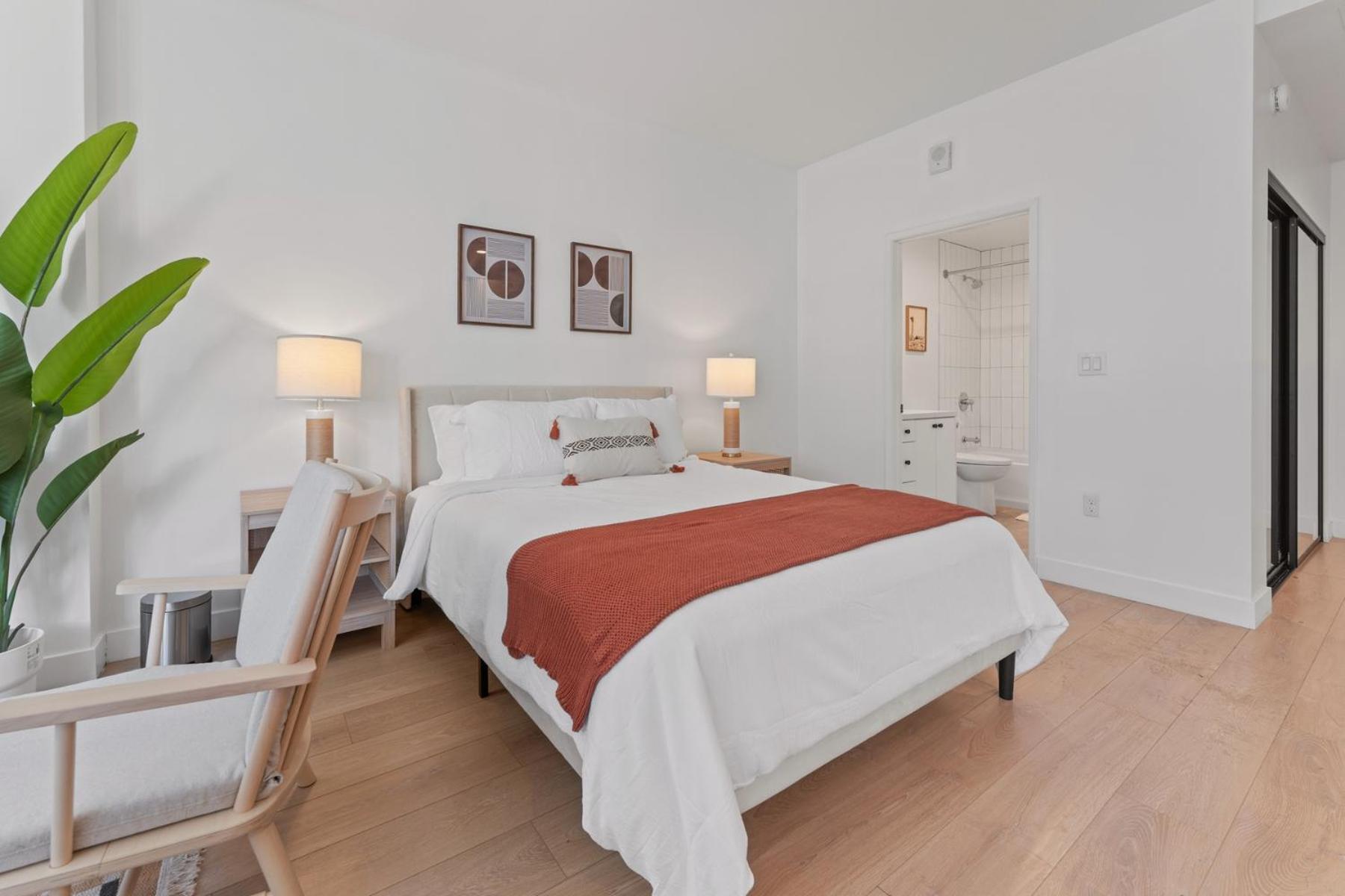 Stylish La Prime Location In Wilshire Blvd Los Angeles